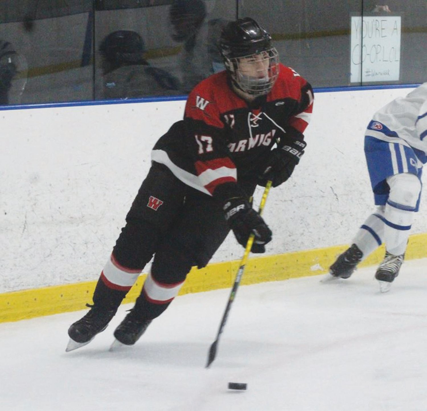 ALONG THE BOARDS: Warwick’s Ryan Barlow works
the puck up the ice.