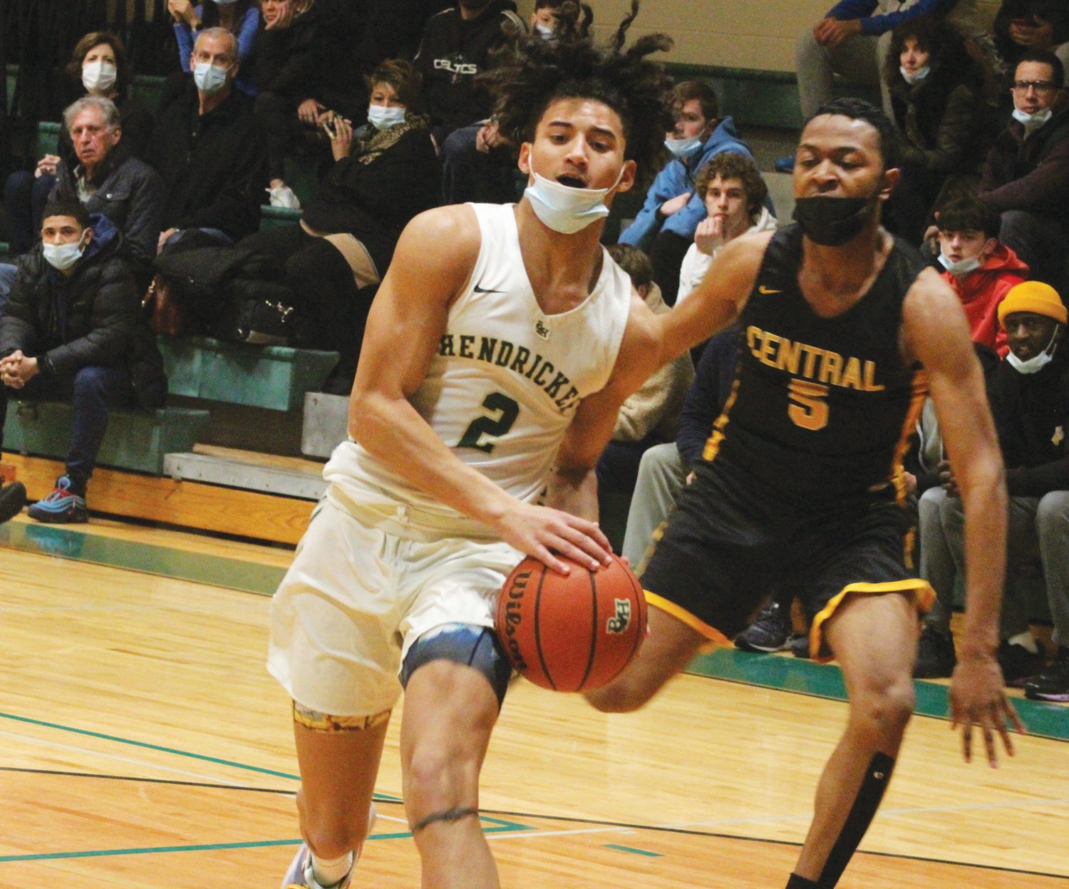 SEMIS BOUND: Hendricken’s Cameron Chinn drives
to the hoop on Tuesday.
