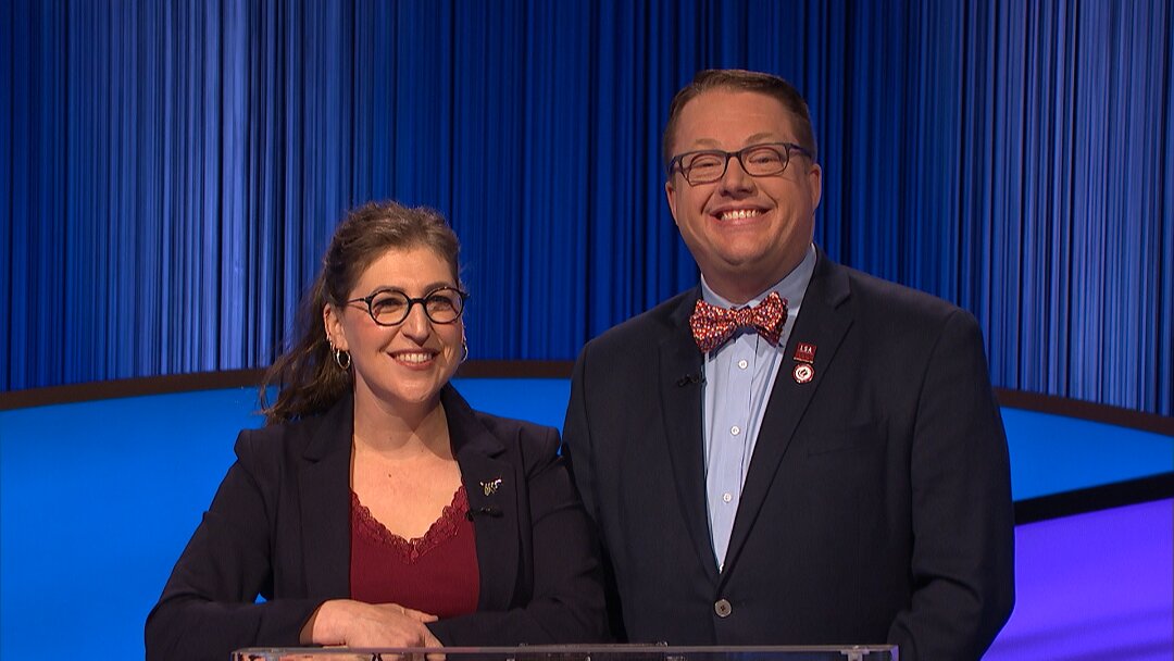 I KNOW SOMEONE FAMOUS: Dan Meuse alongside Jeopardy host, Mayim Bialick on the famous stage.